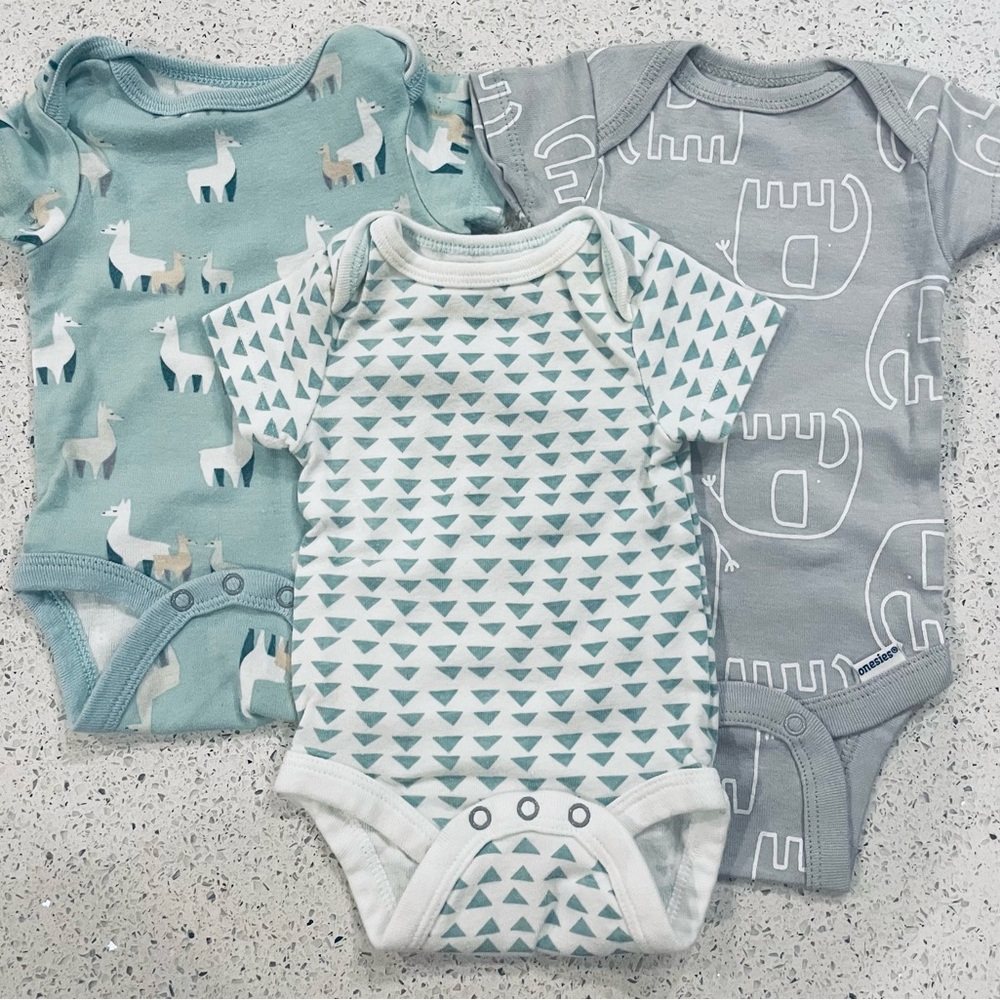 Bundle 3 Baby Onesies one piece short sleeve Gerber Cloud Island Newborn